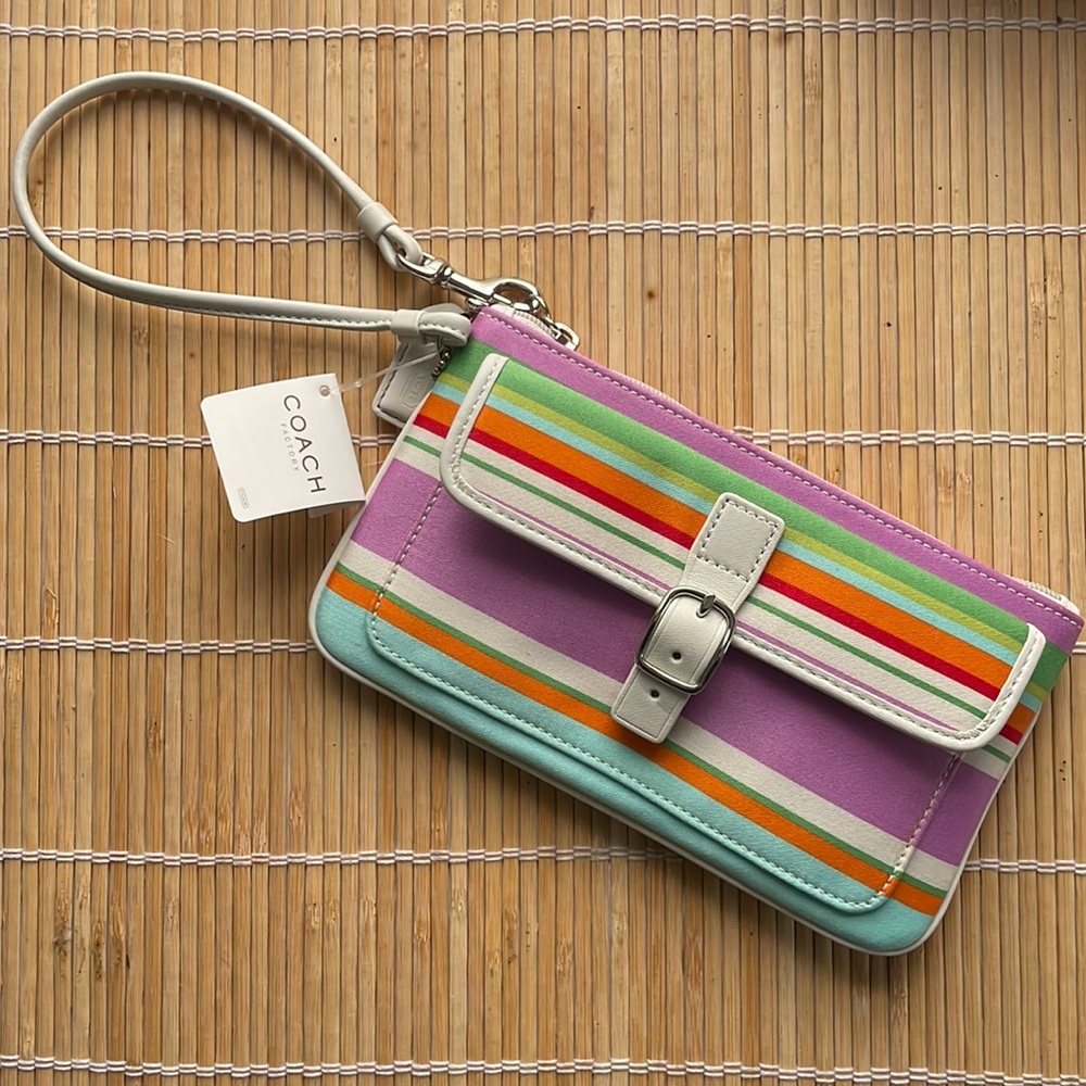 🌸Y2K Vintage & DISCONTINUED Coach Wristlet🌸